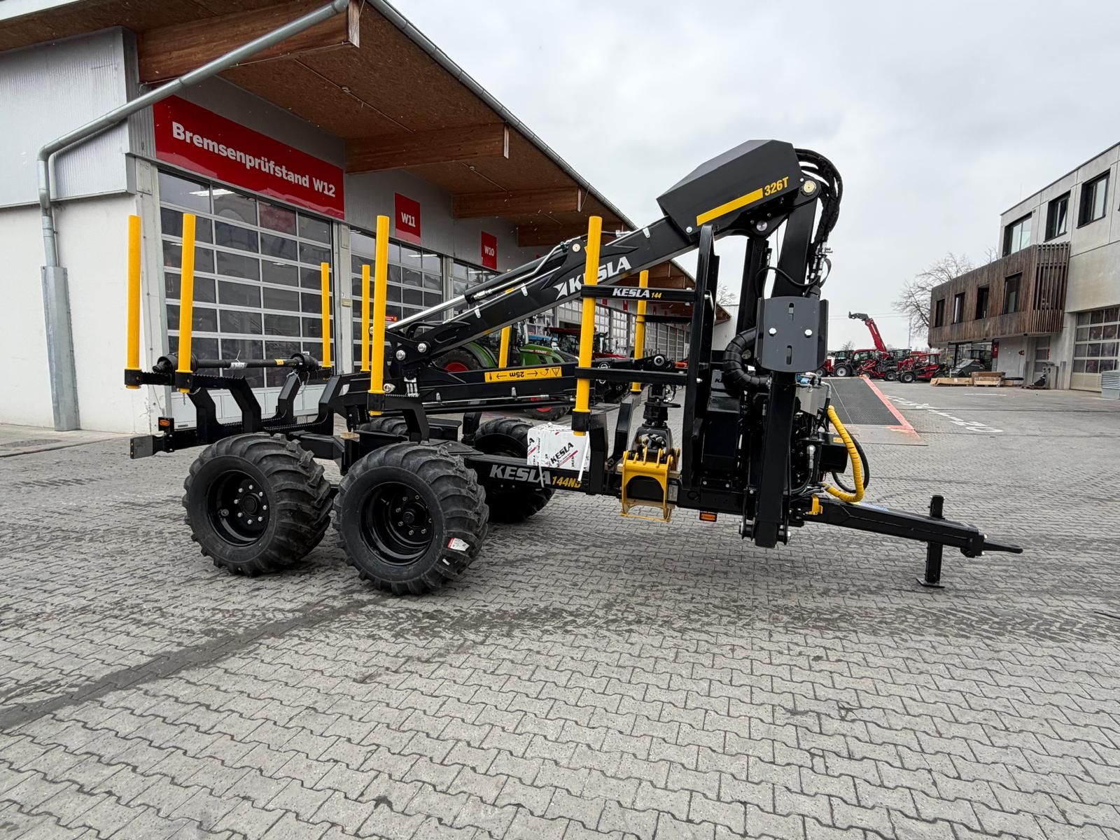 Rimorchio forestale Kesla 144 ND 2WD con gru da 326T