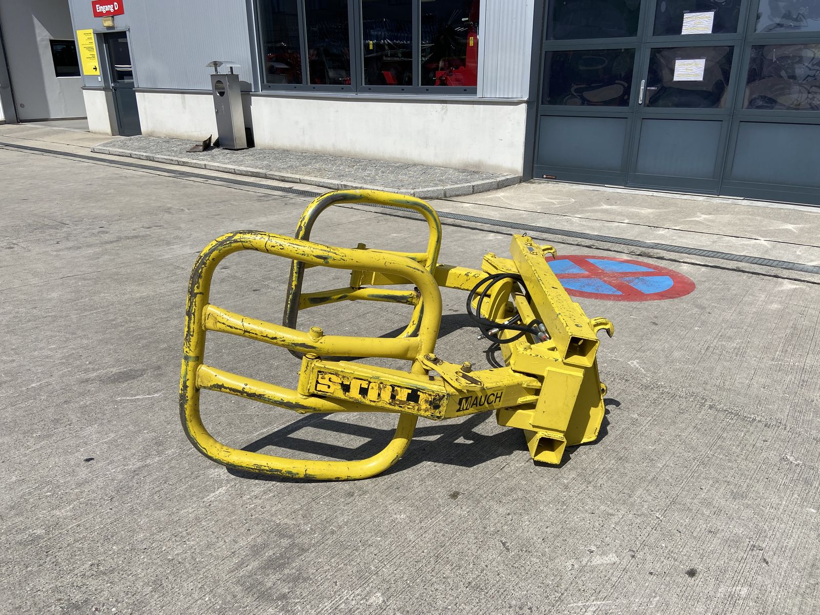 Stoll Rundballengreifer