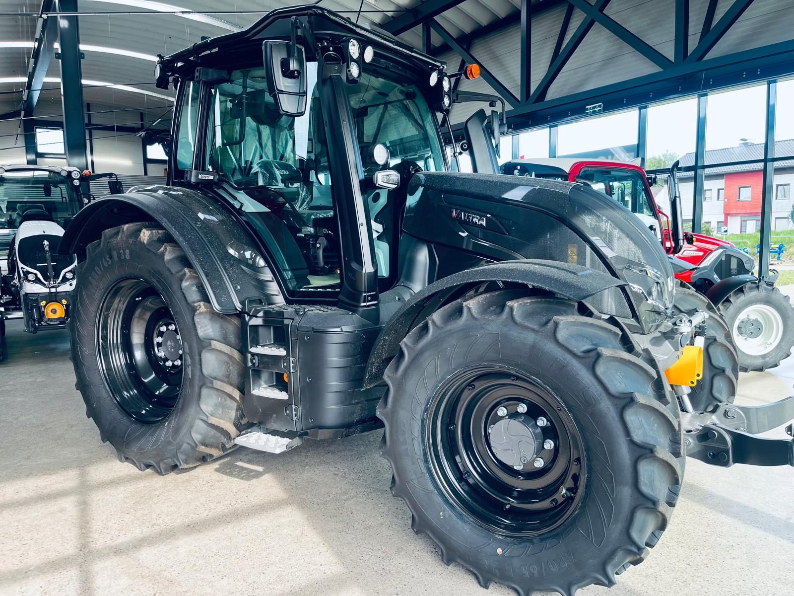 Valtra N175
