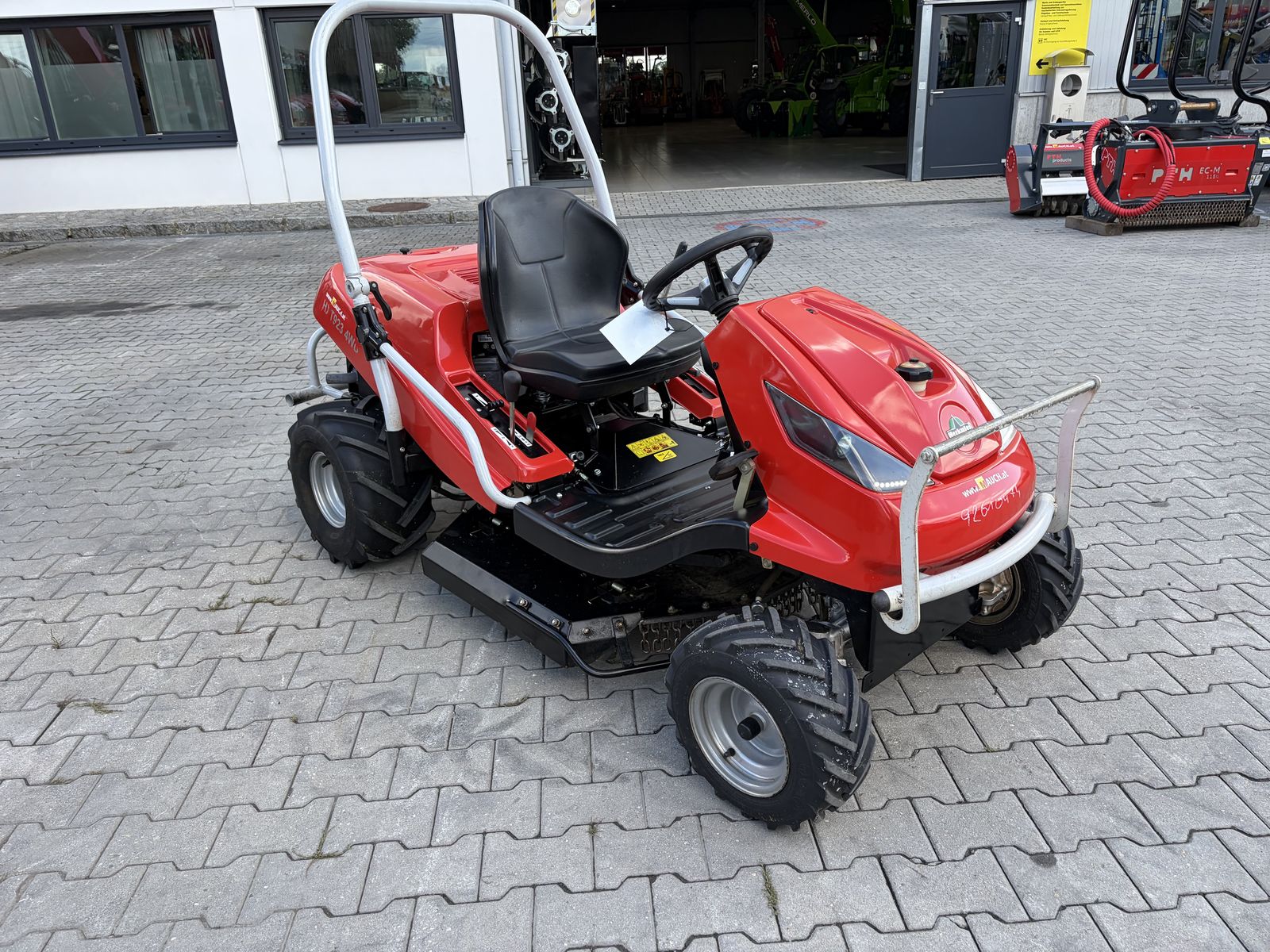 Mașină de tuns iarba înaltă Hercules HXT 923 4WD 250h