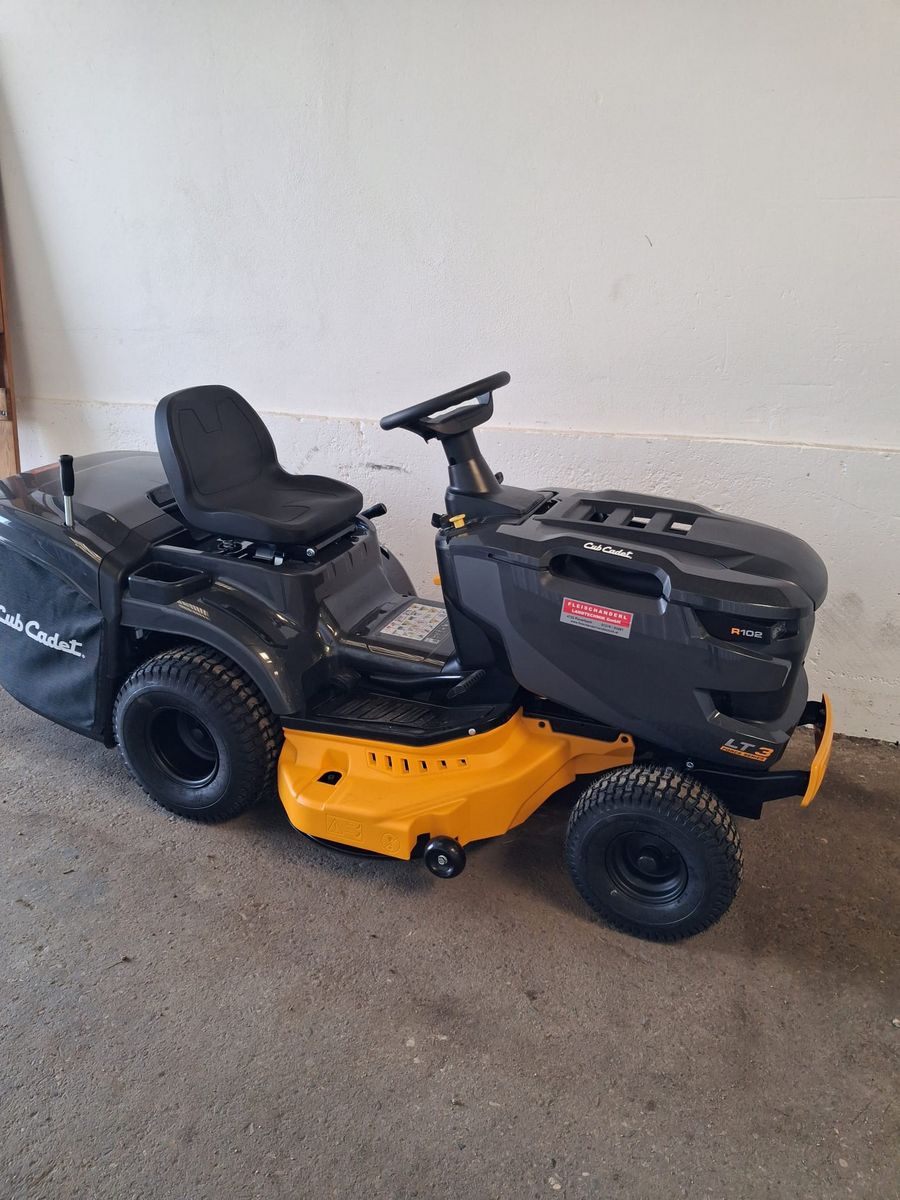 Cub Cadet CubCadet LT3 )102 3