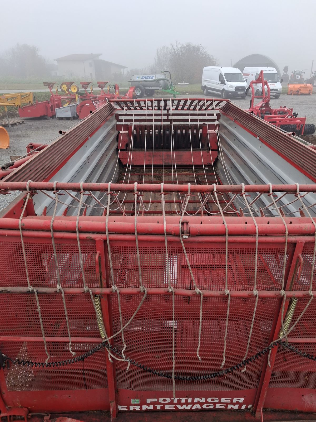 Pöttinger ERNTEWAGEN  II, 2 Dosierwalzen, Querförderband,  2