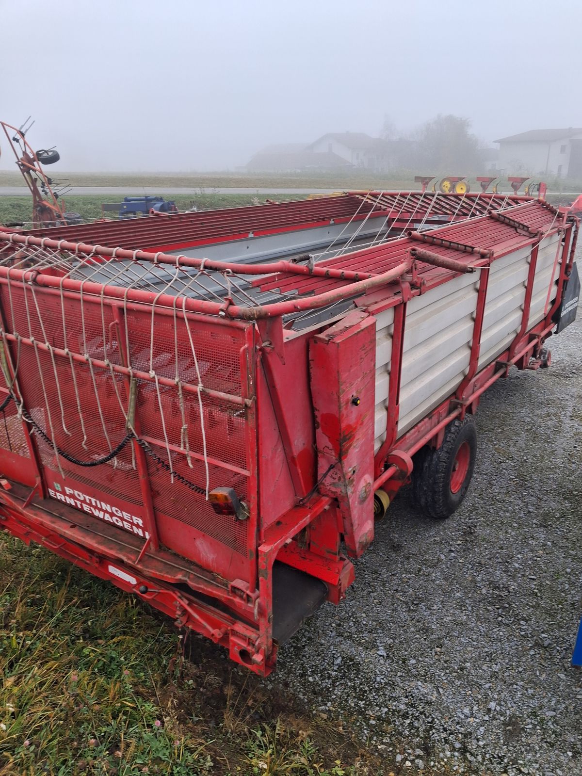 Pöttinger ERNTEWAGEN  II, 2 Dosierwalzen, Querförderband,  3