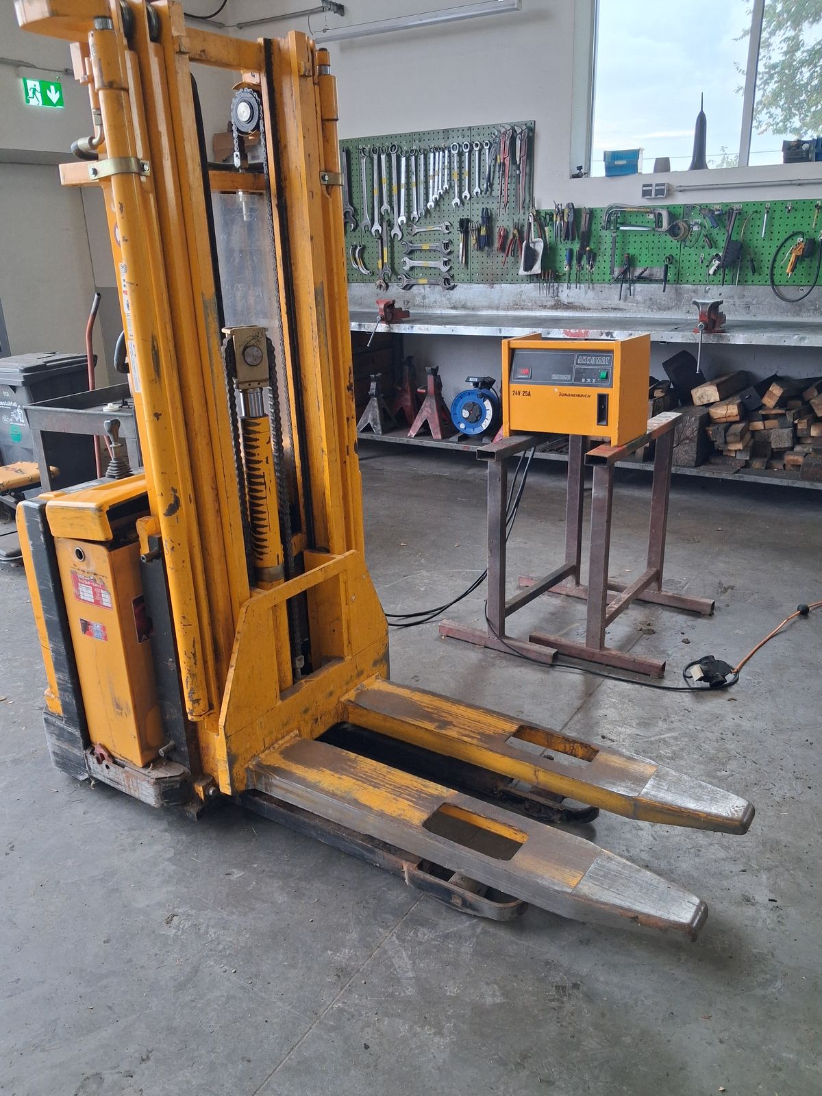 Jungheinrich Jungheinrich AMEISE, Batteriebetrieb, mit Ladege 2