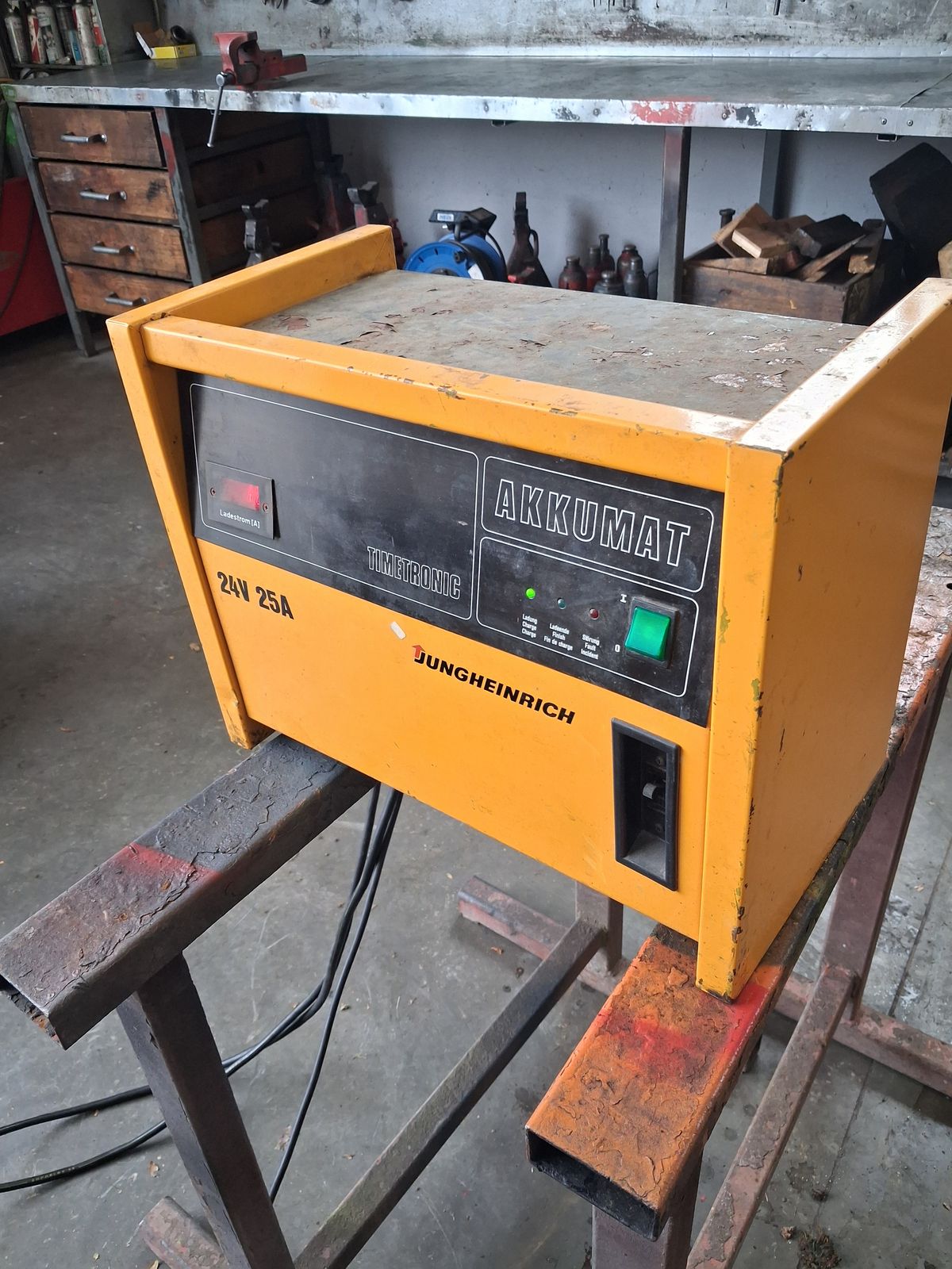 Jungheinrich Jungheinrich AMEISE, Batteriebetrieb, mit Ladege 3