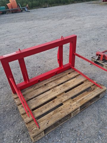 Stekro Rahmen für Ballen 4Spieß, mit Weidemann Aufnahme