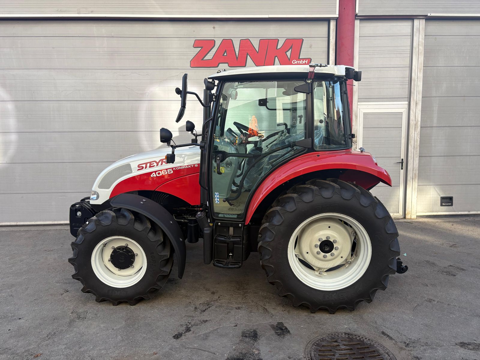 Steyr 4075 Kompakt S (Stage V) 1