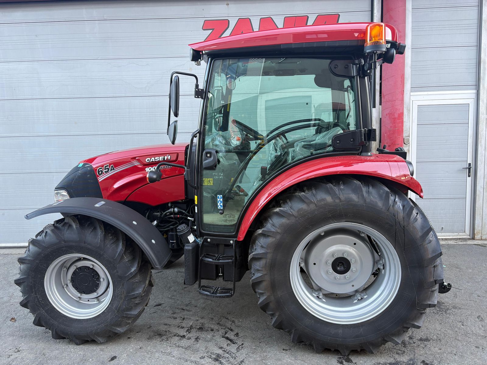 Case IH Farmall 65 A (Stage V) 1