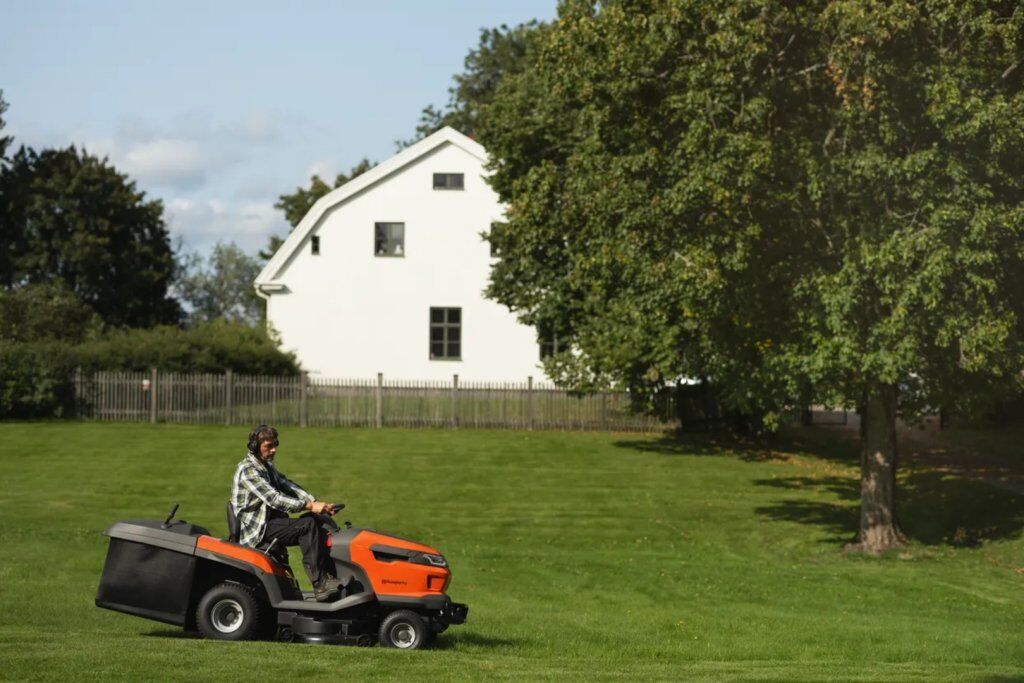 Husqvarna RASENTRAKTOR TC 220T 3
