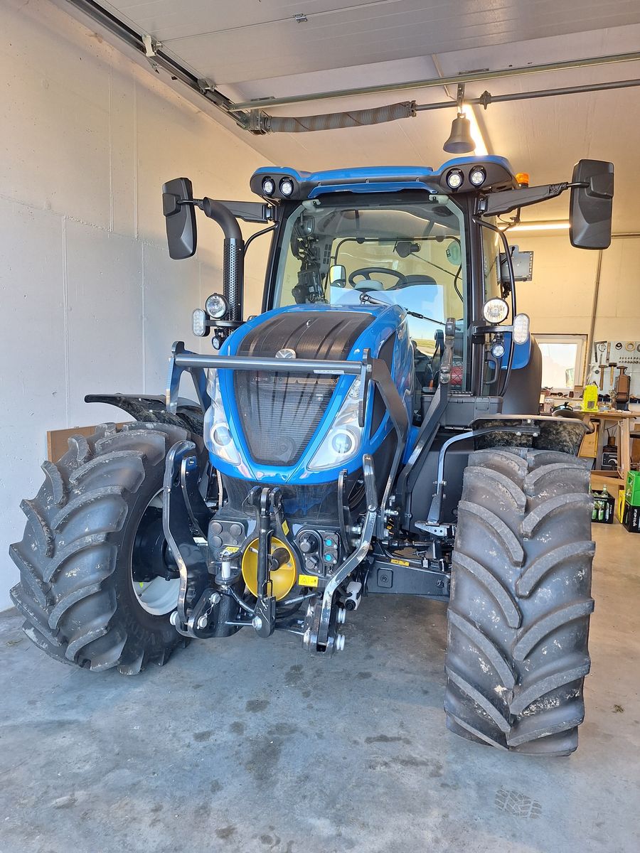 New Holland T5.110 Auto Command (Stage V) 2