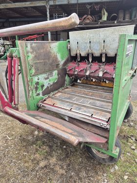 Sonstige Maraton Rundballenfräswagen