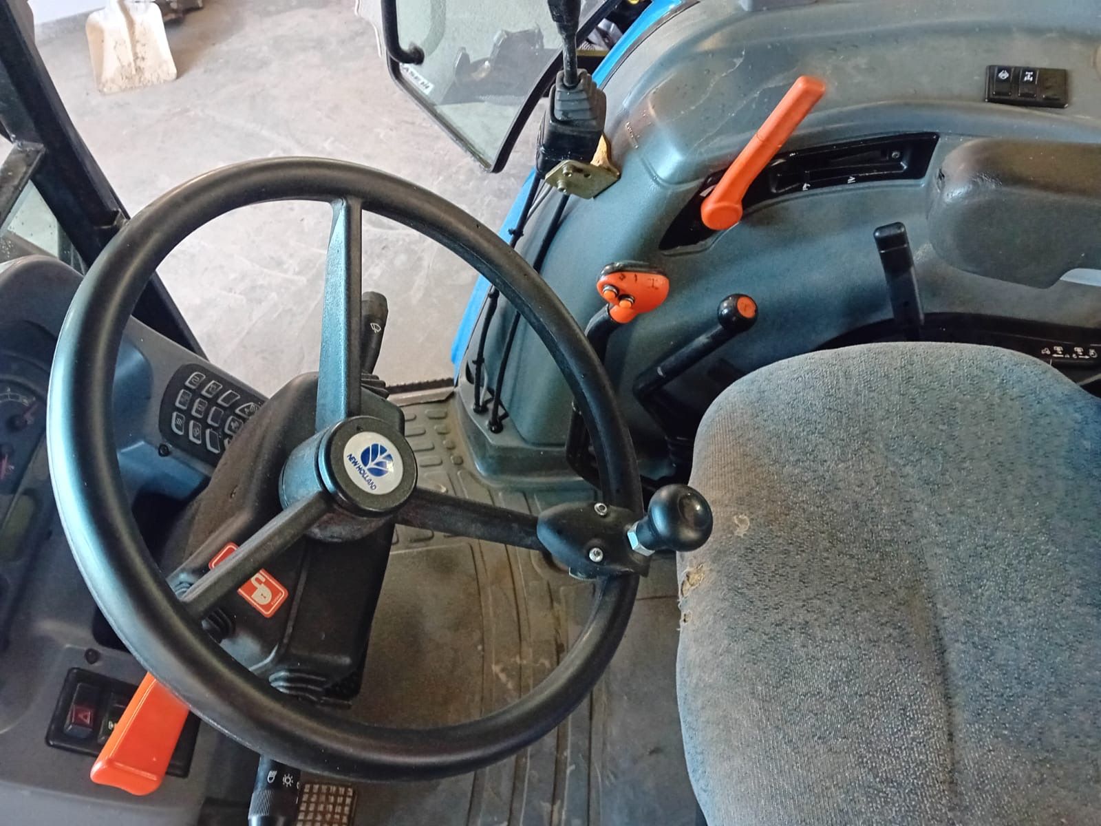 New Holland TL90A (4WD) 3