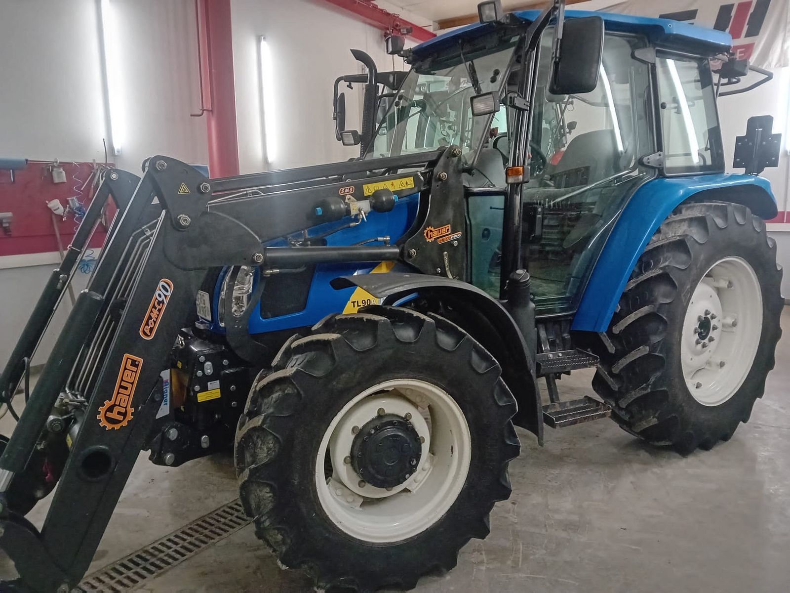 New Holland TL90A (4WD) 1