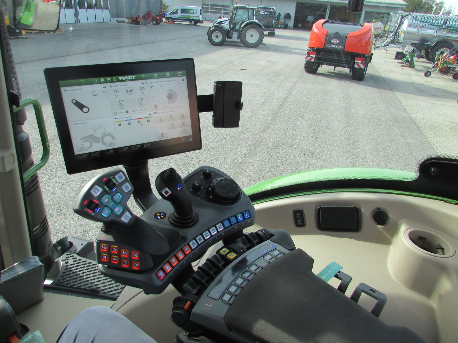 Fendt 718 Vario Profi+ 1