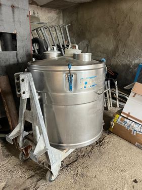 Alfa Laval Hofbehälter 300 lt. m. Hydraulik