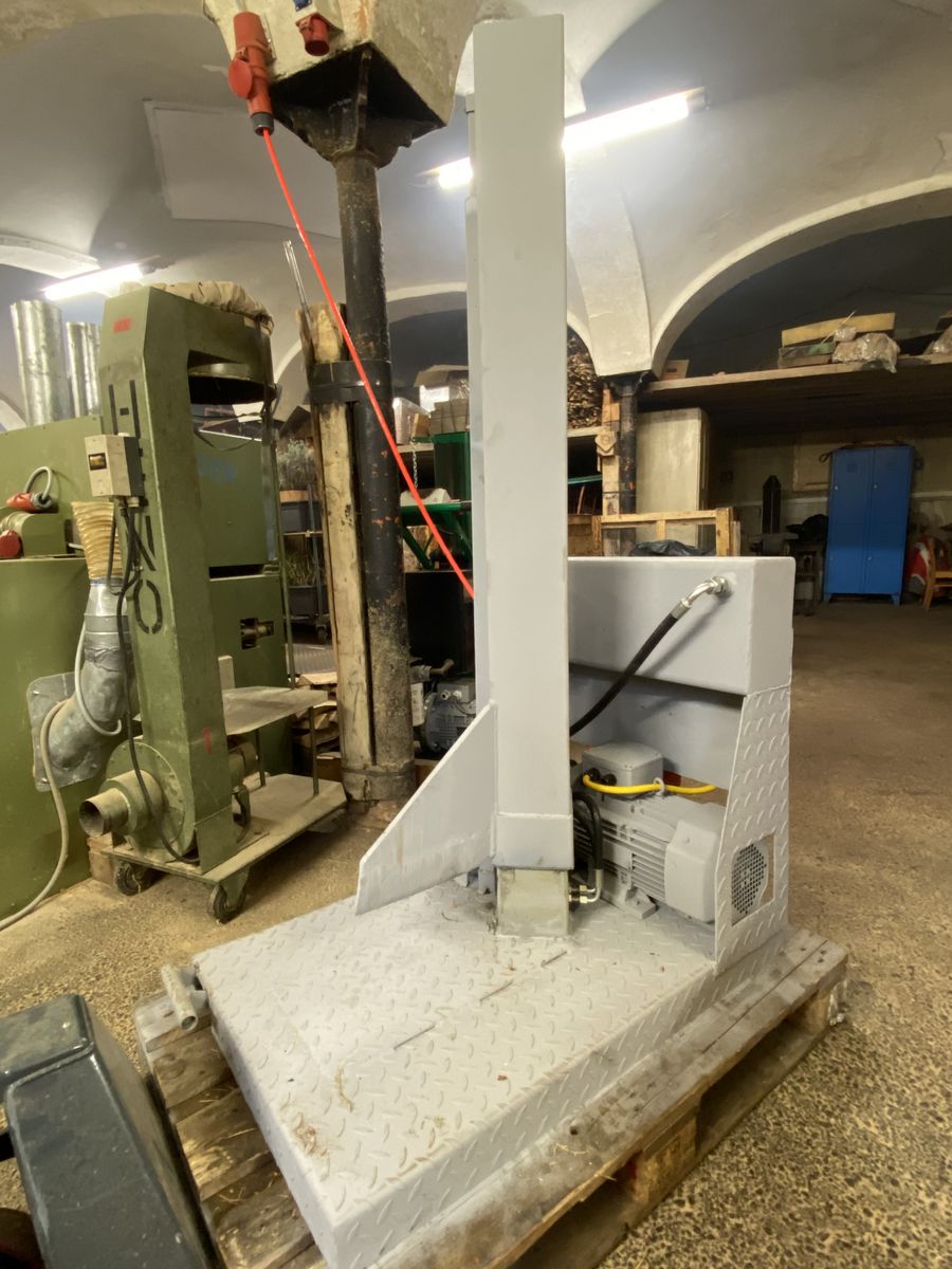 Brennholz- und Schindelspalter 2