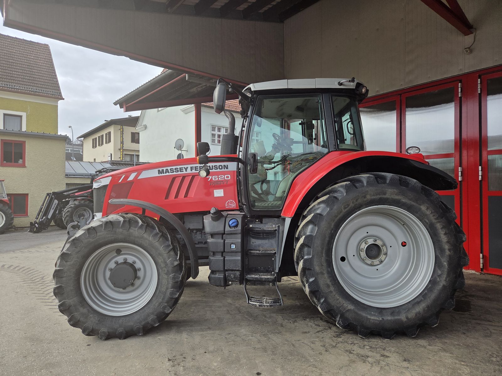 Massey Ferguson MF 7620 2