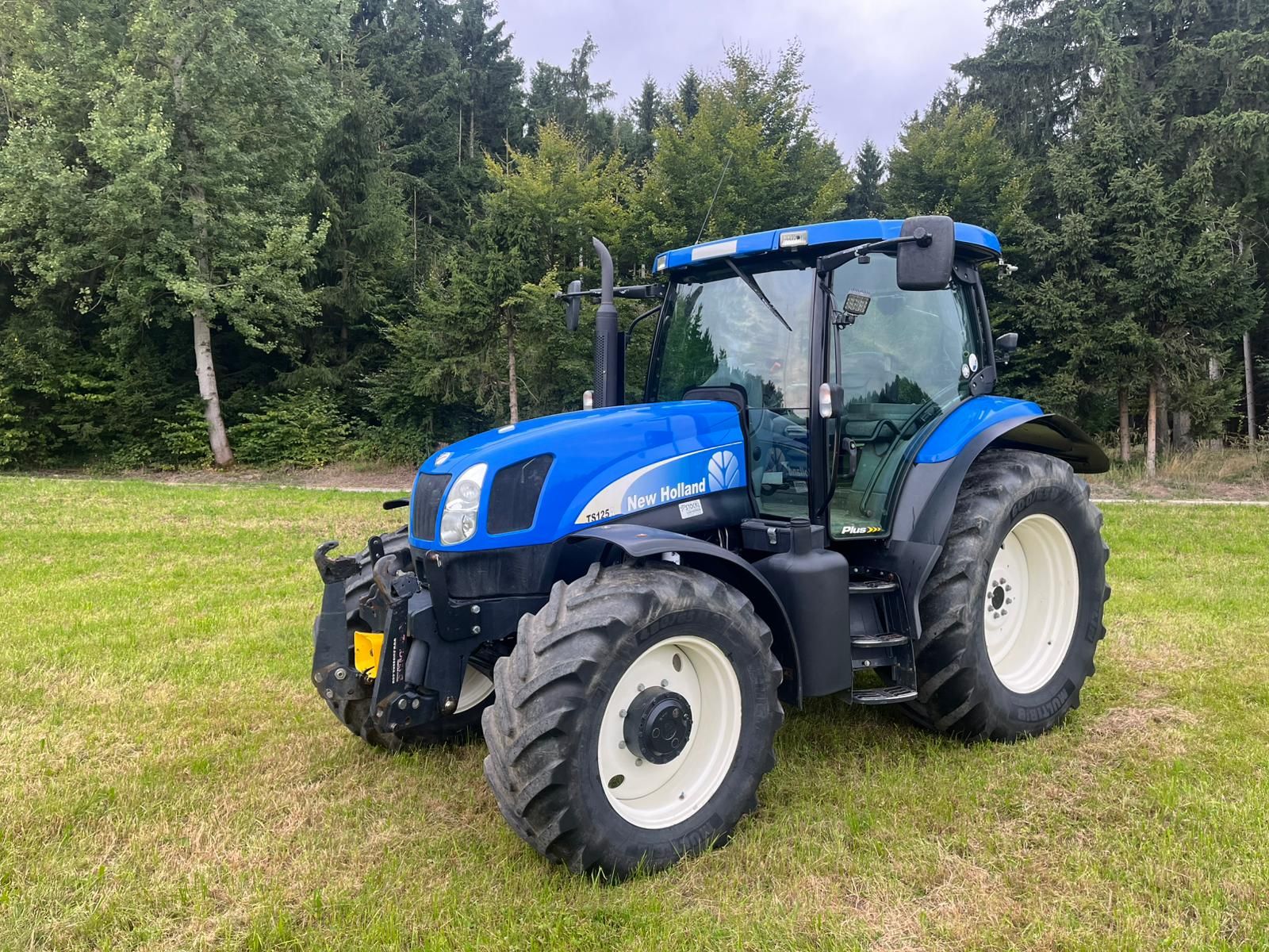 New Holland TS125A Plus 1