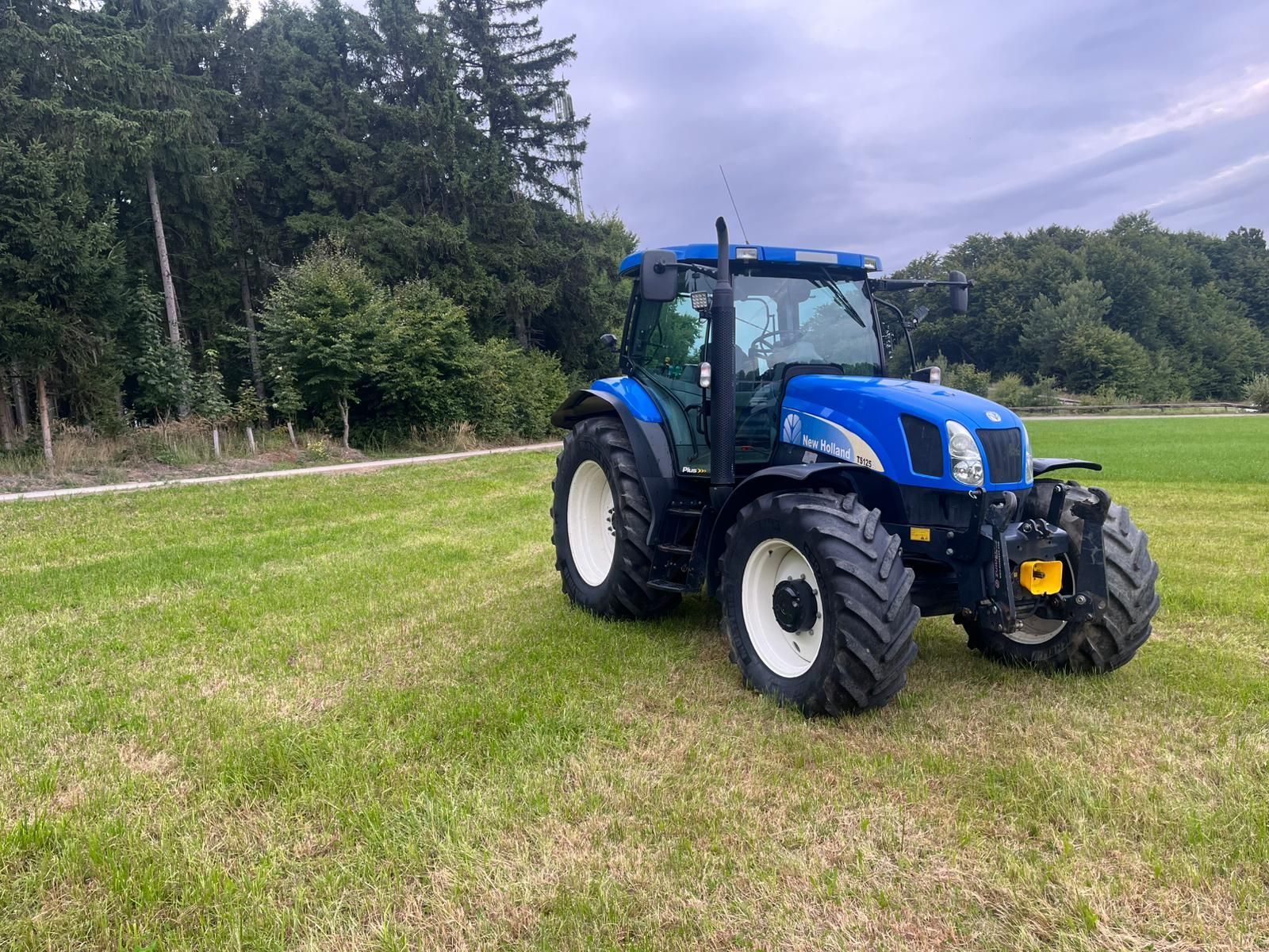 New Holland TS125A Plus 2