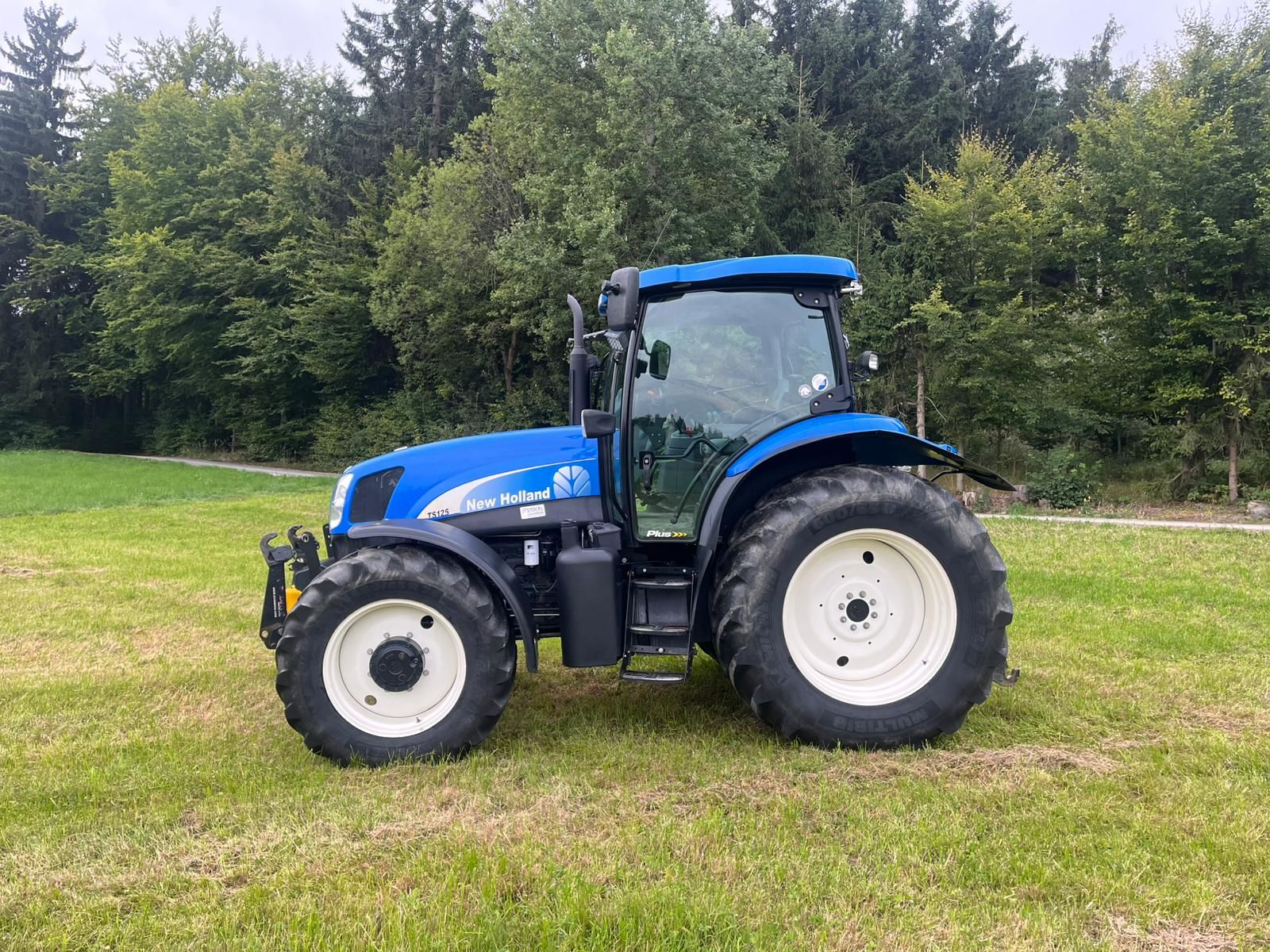 New Holland TS125A Plus 3