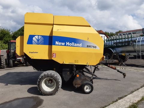 <strong>New Holland BR 750</strong><br />