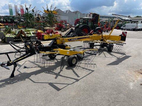 New Holland Prorotor L 640 T baugleich mit Stoll Wurmschwade