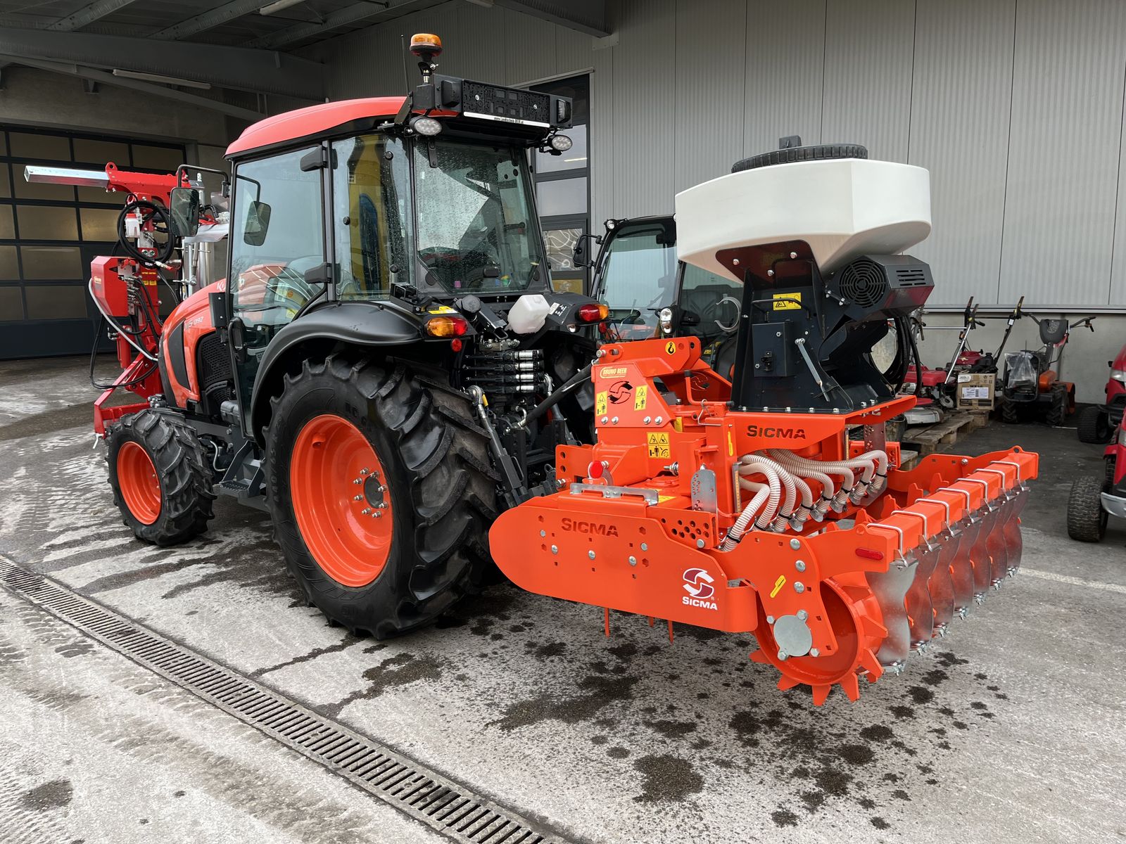 Kubota M5092 Narrow Cab 2