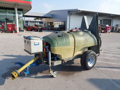 Osella ANHÄNGE-SPRÜHGERÄTE mit Sthendem Gebläse 1000 l
