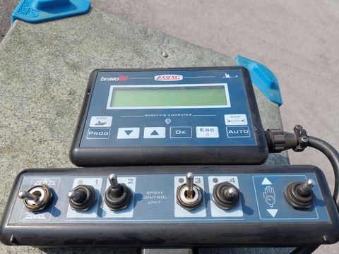 Osella ANHÄNGE-SPRÜHGERÄTE mit Sthendem Gebläse 1000 l