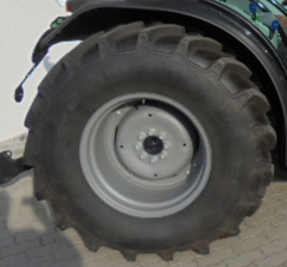Deutz-Fahr 420/85R24 und 280/70R20