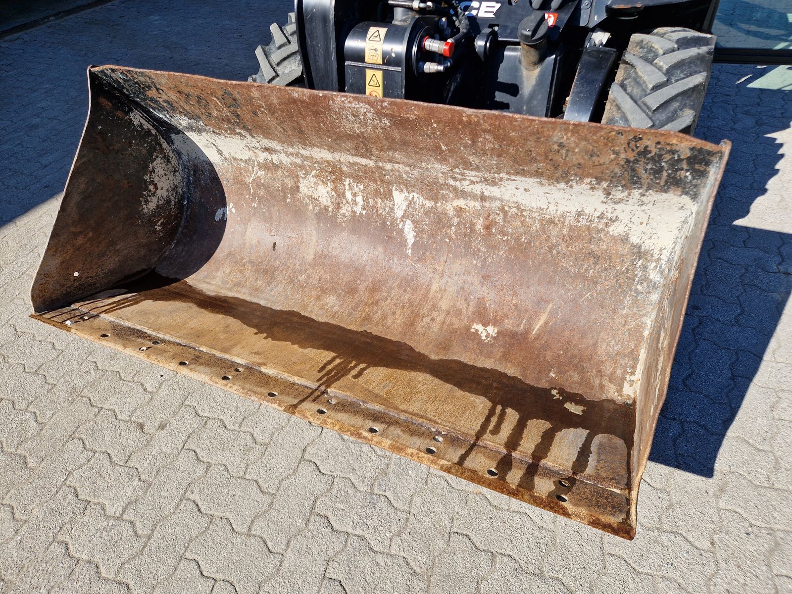 JCB Schaufel gerundet 1