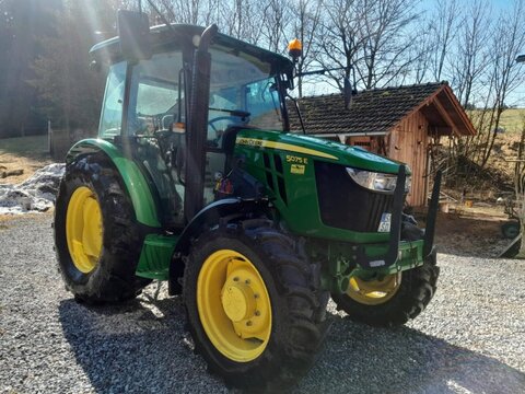 John Deere 5075 E