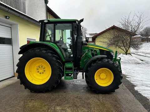 John Deere 6090M 3