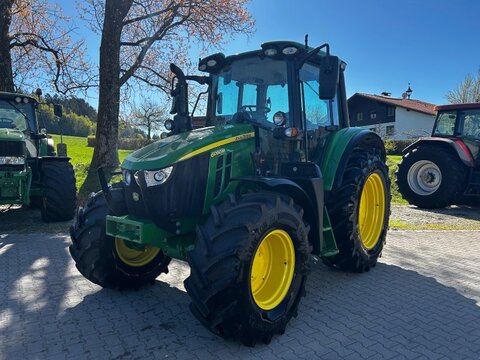 John Deere 6090M