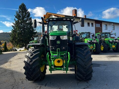 John Deere 6215R 3