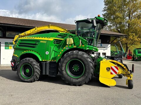 John Deere 8300