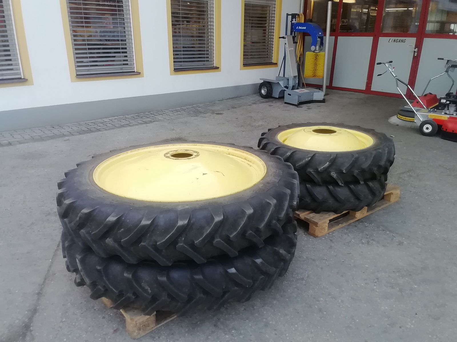 Pflegeräder zu John Deere 5080R 5090R 5100R 3