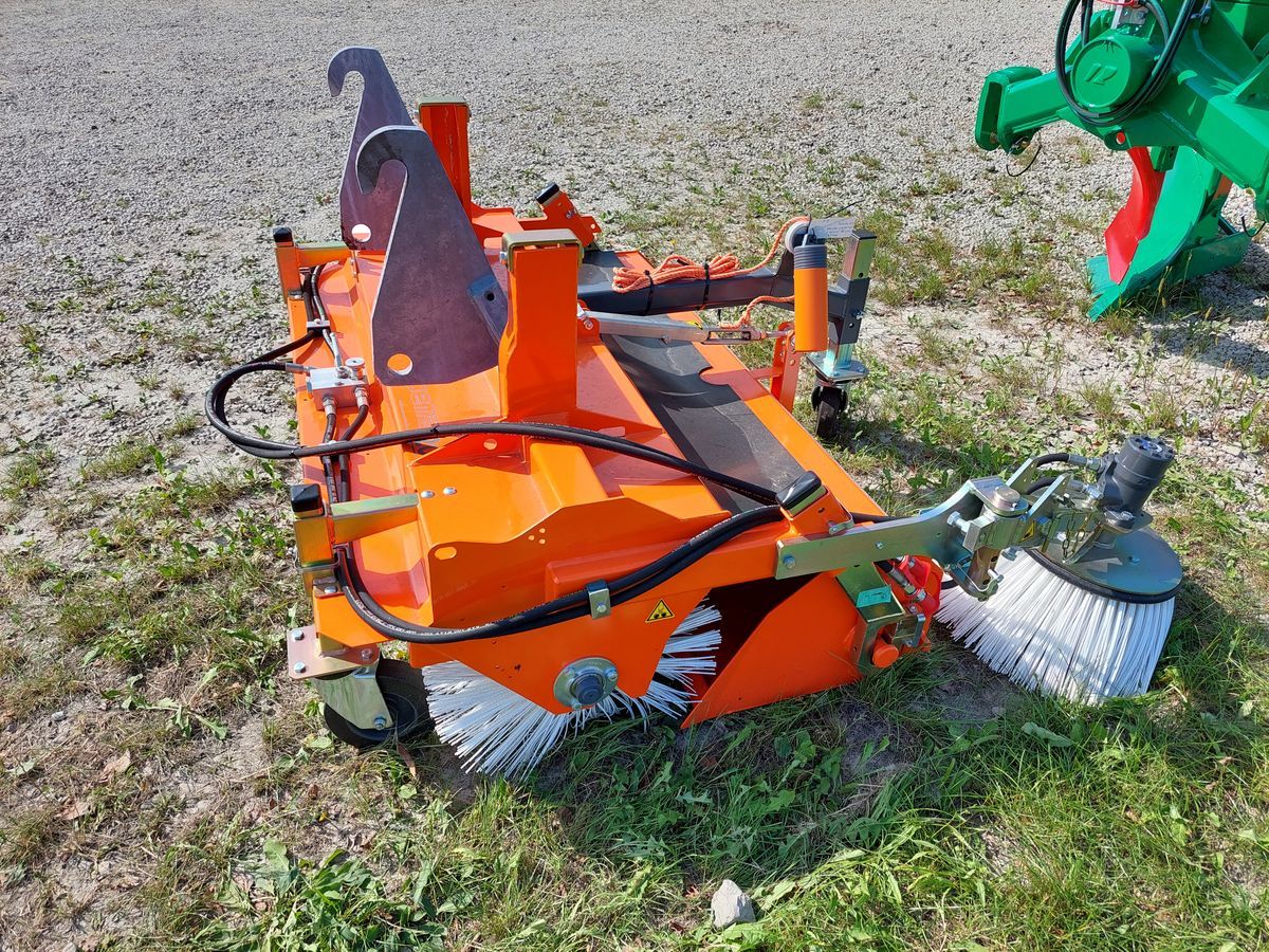 Bema 20 Typ 1550 Aktionskehrmaschine mit Seitenbesen 2