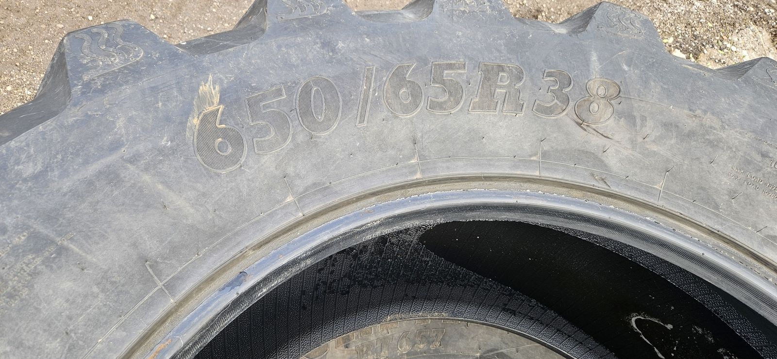 BKT 2 Stück BKT 650/65R 28 AGRI MAX RT 657 gebraucht