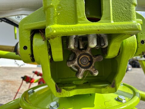 CLAAS Volto 900