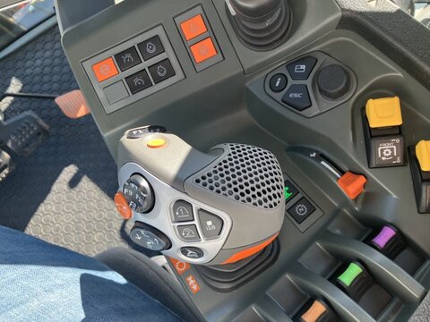 CLAAS ARION 660 CMATIC CEBIS