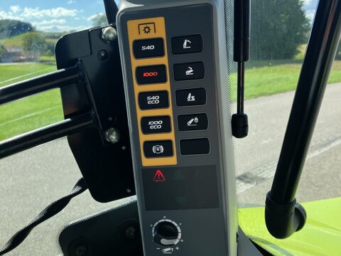 CLAAS ARION 660 CMATIC CEBIS