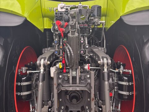 CLAAS Axion 870