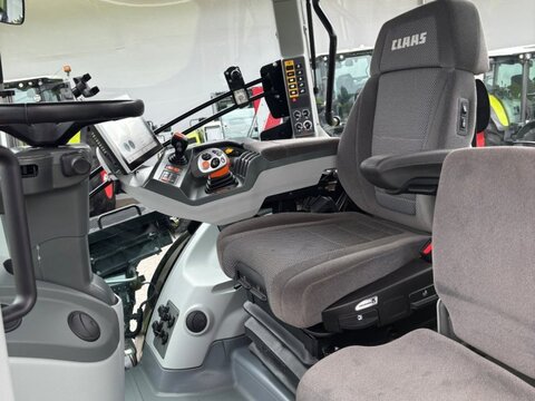 CLAAS Axion 870