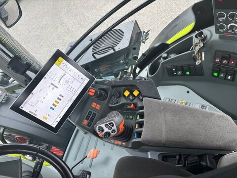 CLAAS Axion 870