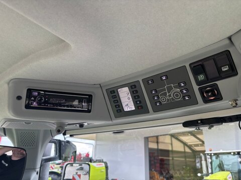 CLAAS Axion 870