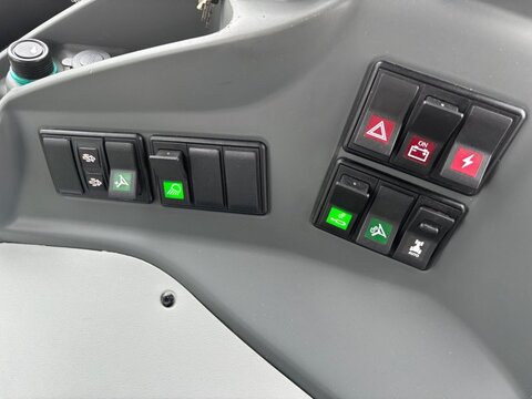CLAAS Axion 870