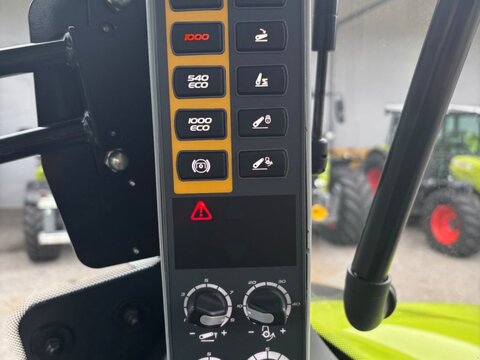 CLAAS Axion 870
