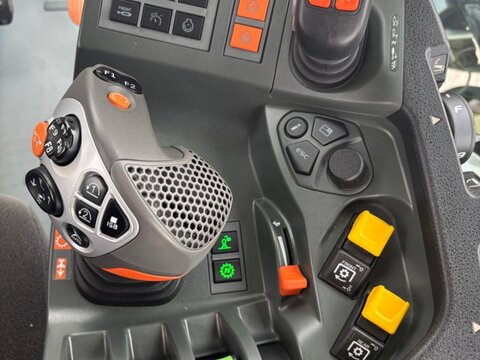 CLAAS Axion 870
