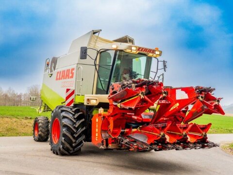<strong>CLAAS Lexion 450</strong><br />